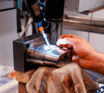 Bei uns werden Ihre Werkstücke auf einer modernen Anlage von erfahrenen Werkzeugmachern fachmännisch geschweißt und repariert